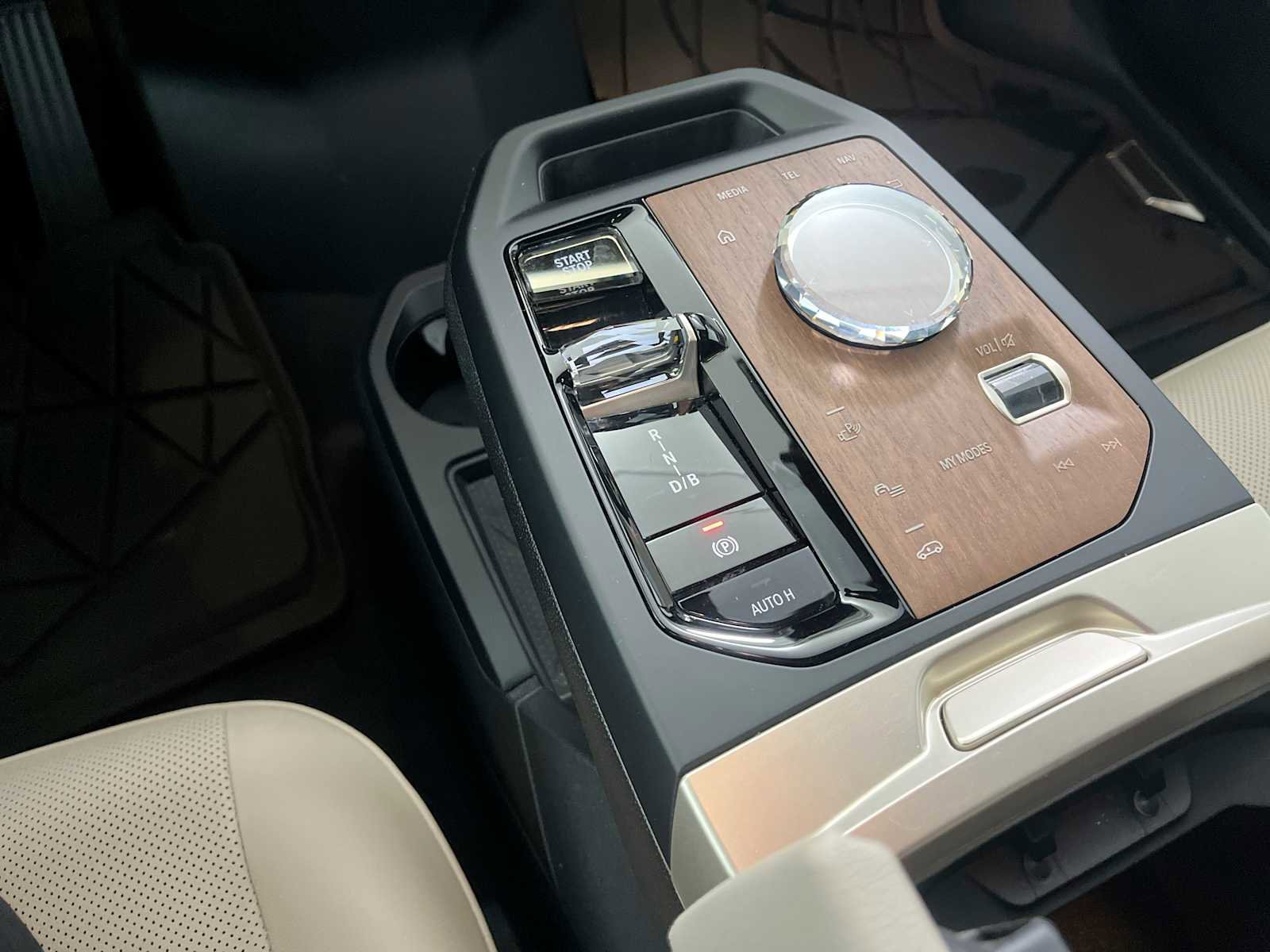 Certified 2023 BMW iX xDrive50 w/ Premium Package image 21