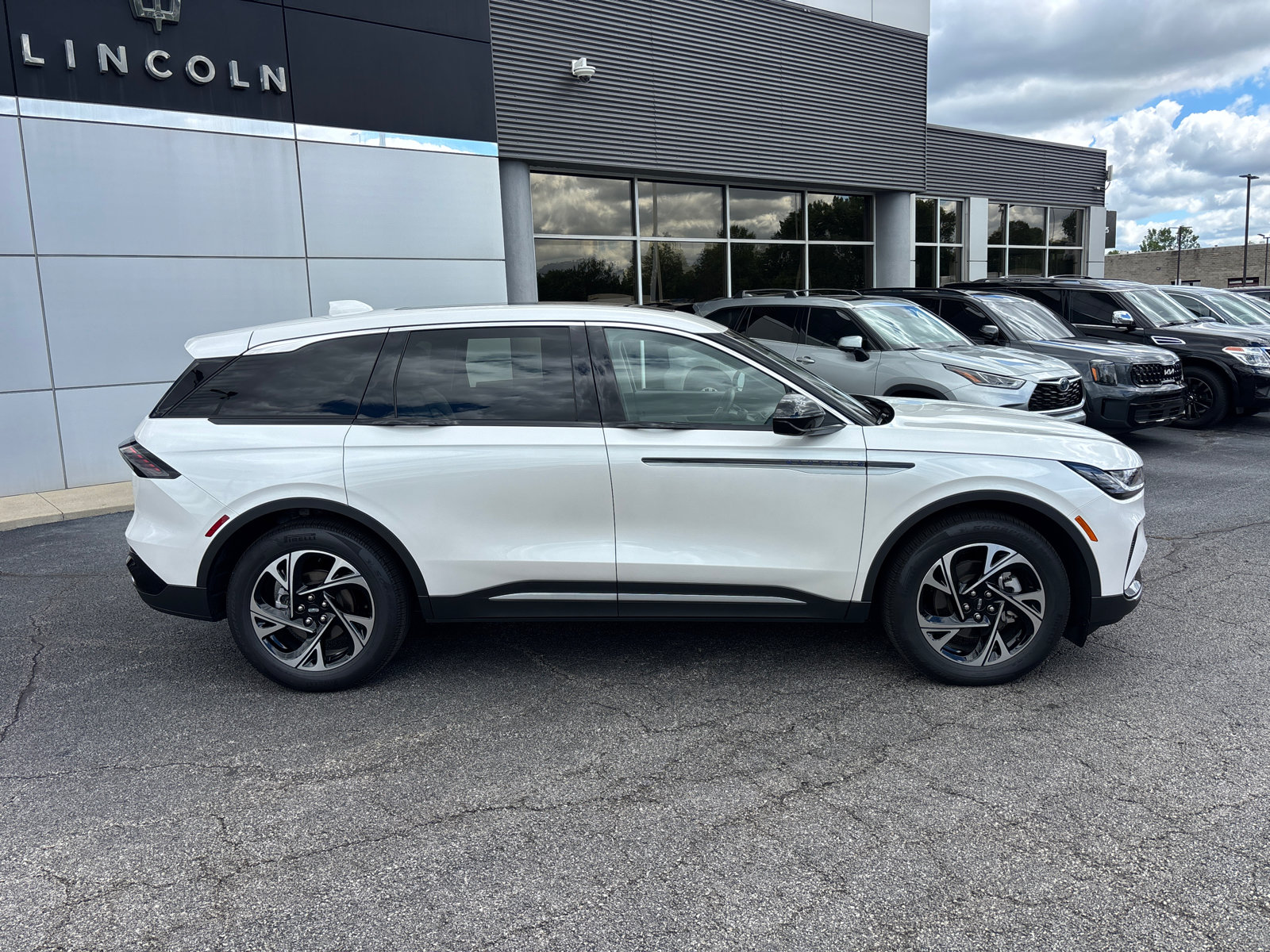 New 2026 Lincoln Nautilus Premier w/ Equipment Group 102A AWD/4WD image 8