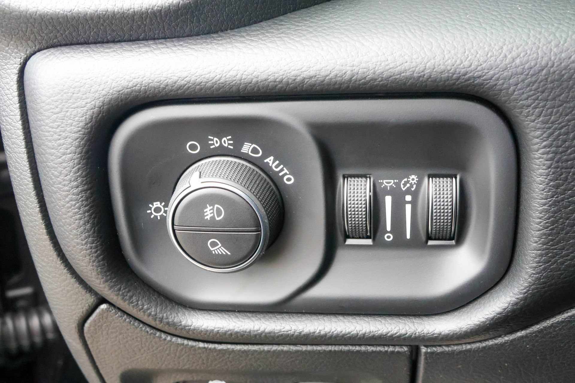New 2027 RAM 1500 Laramie w/ Night Edition AWD/4WD image 32