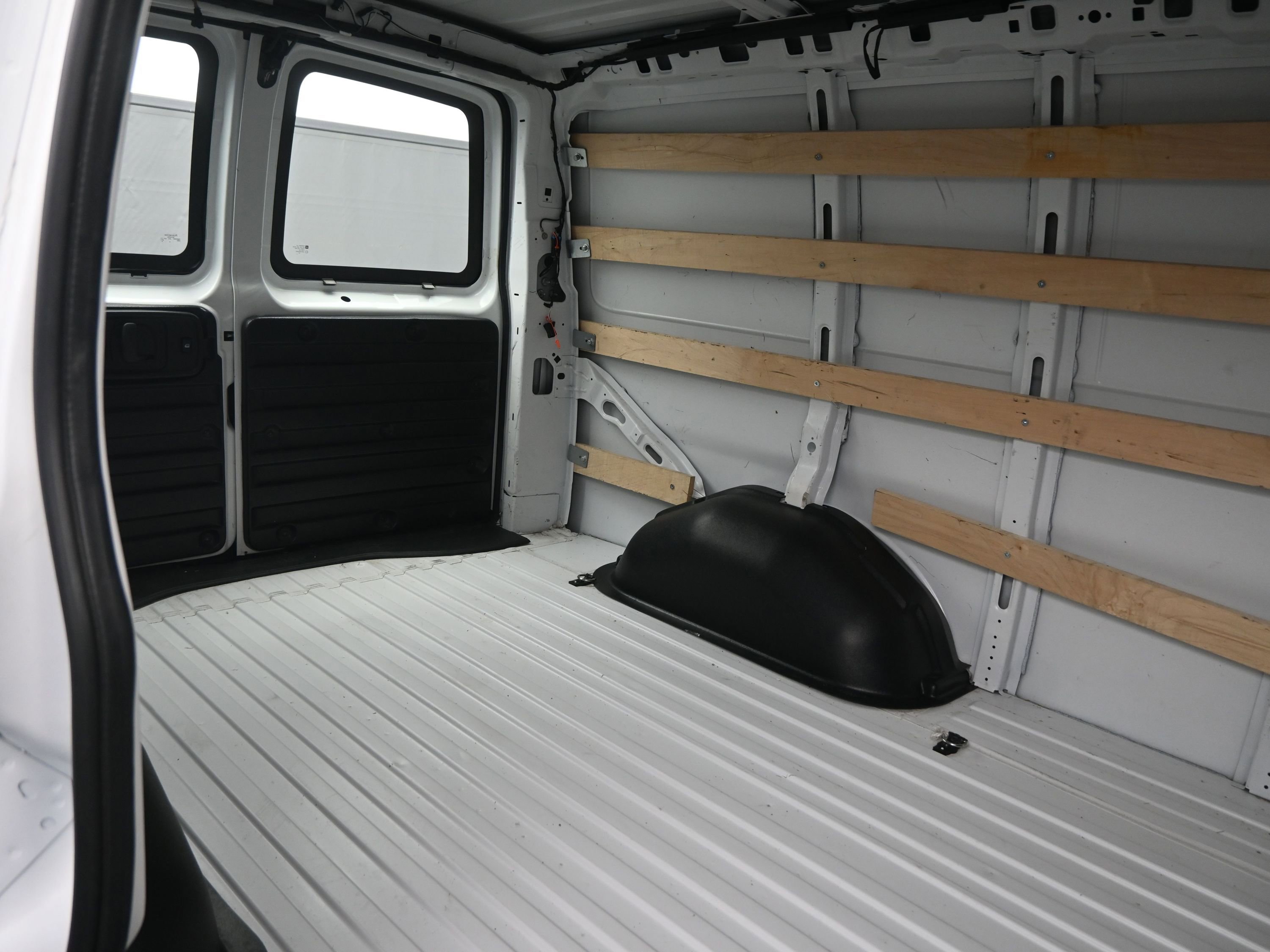 Used 2024 GMC Savana 2500 w/ Driver Convenience Package image 12