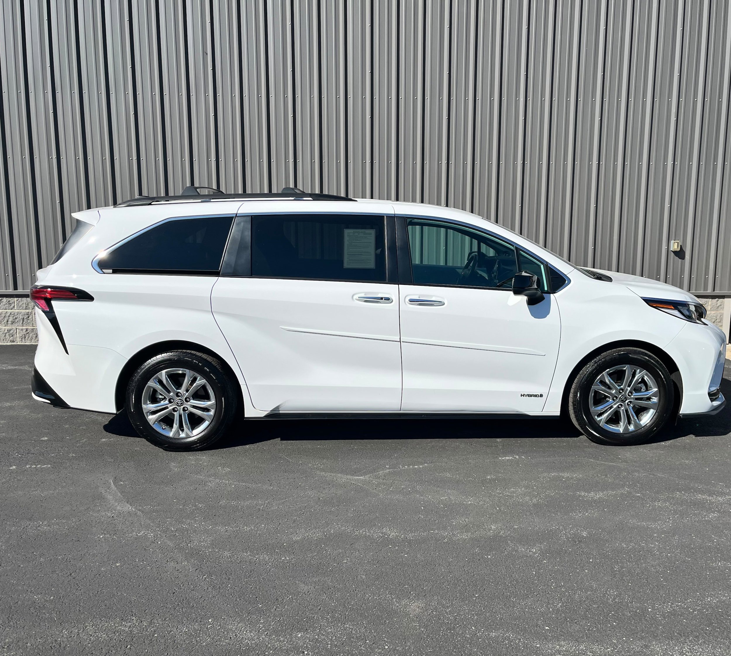 Certified 2021 Toyota Sienna XSE w/ XSE Plus Package AWD/4WD image 1
