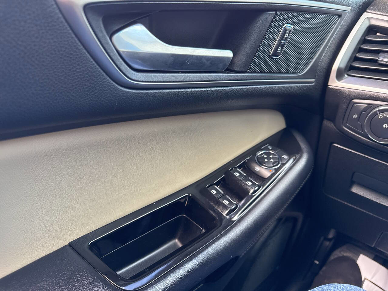 Used 2015 Ford Edge SEL w/ Equipment Group 201A image 21