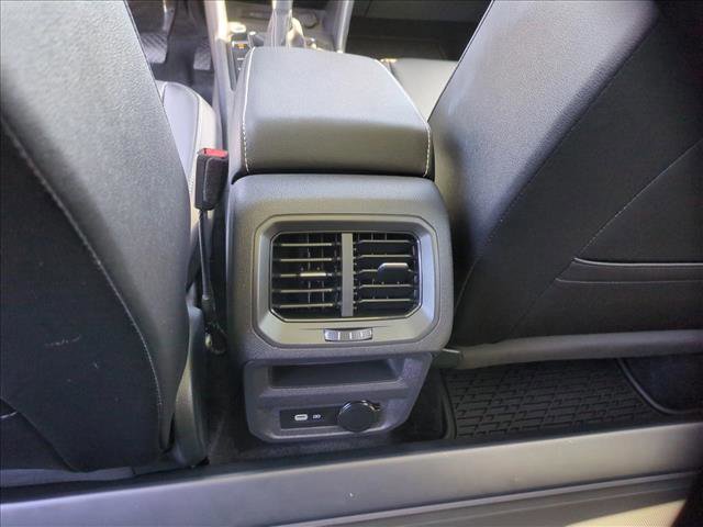 Used 2023 Volkswagen Tiguan SE w/ Panoramic Sunroof Package FWD image 17