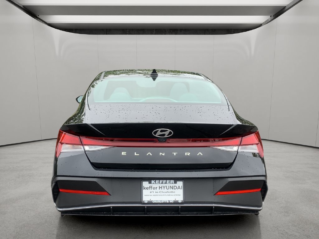 Certified 2026 Hyundai Elantra SE w/ Cargo Package FWD image 4