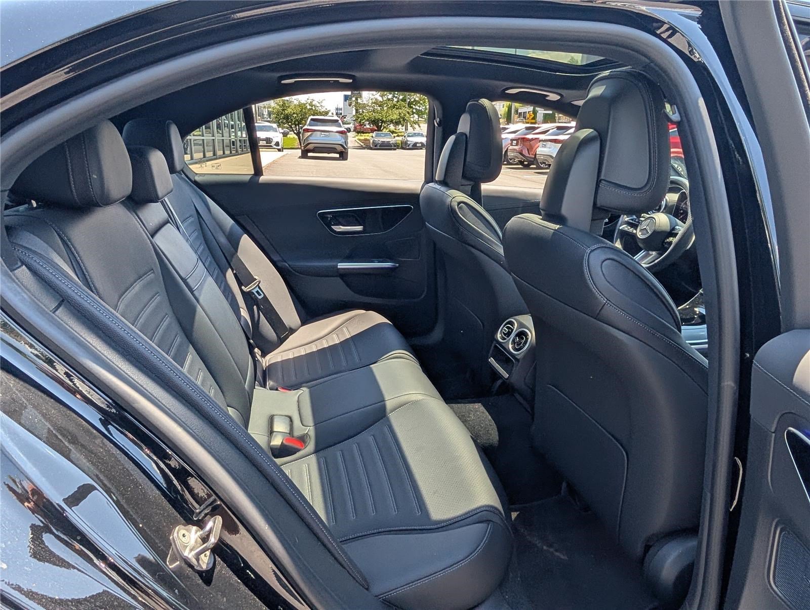 Used 2023 Mercedes-Benz C 300 4MATIC Sedan image 11