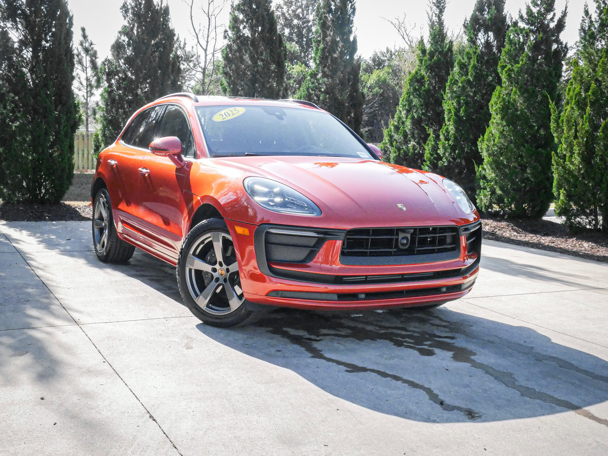 Used 2025 Porsche Macan AWD/4WD image 2