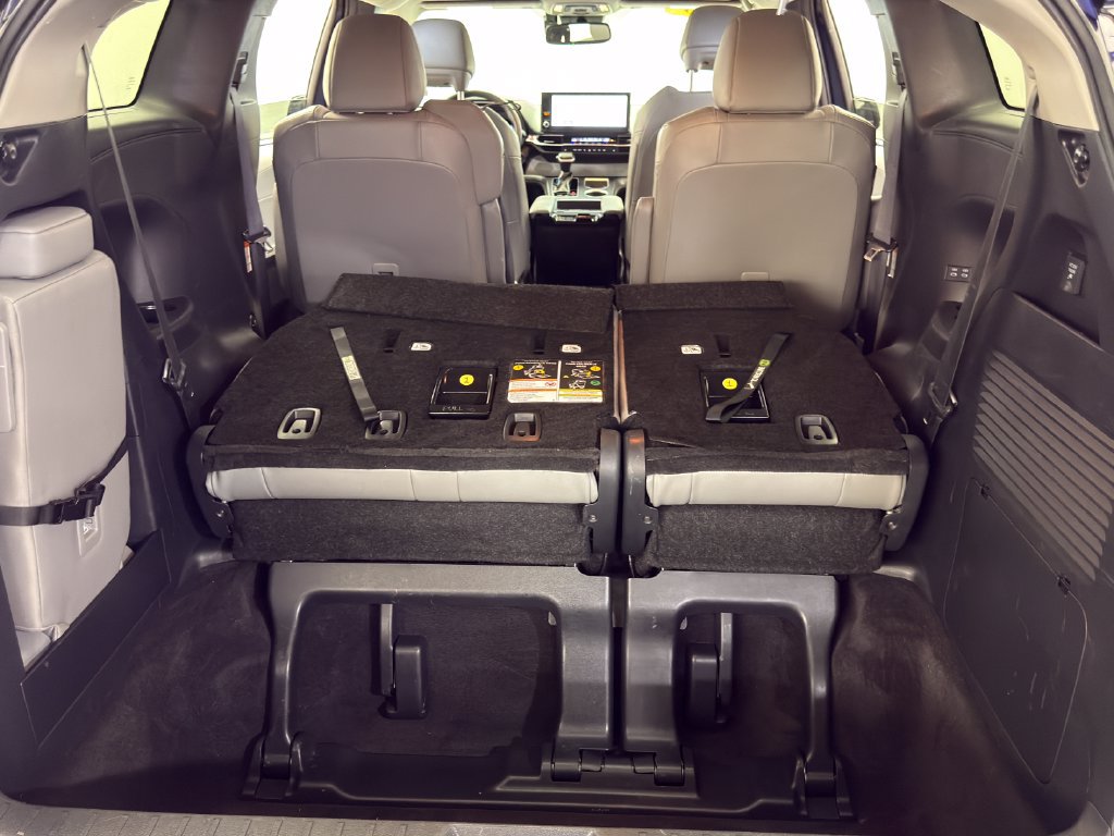 Used 2025 Toyota Sienna XLE w/ XLE Plus Package FWD image 39