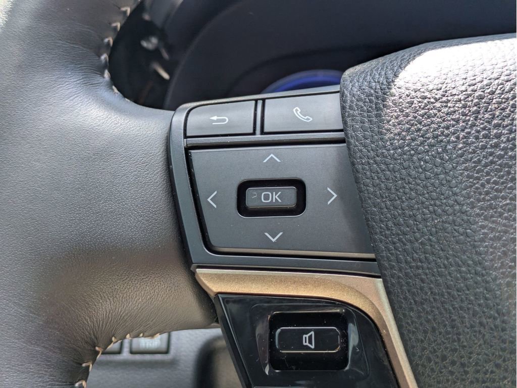 Used 2025 Toyota Crown AWD/4WD image 23