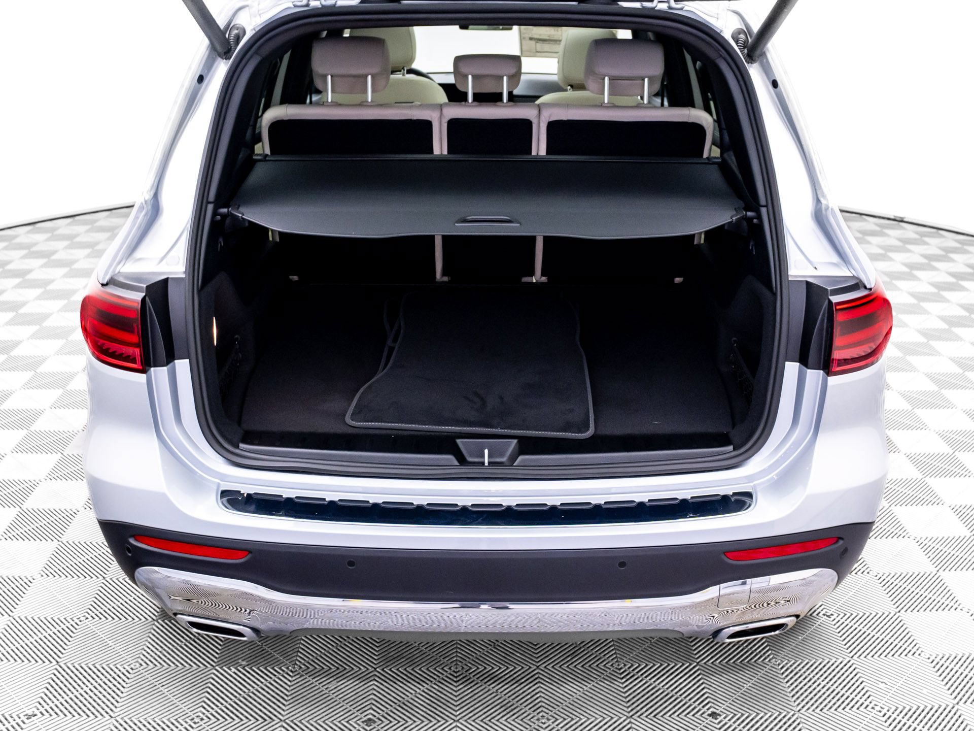 New 2026 Mercedes-Benz GLB 250 4MATIC image 32