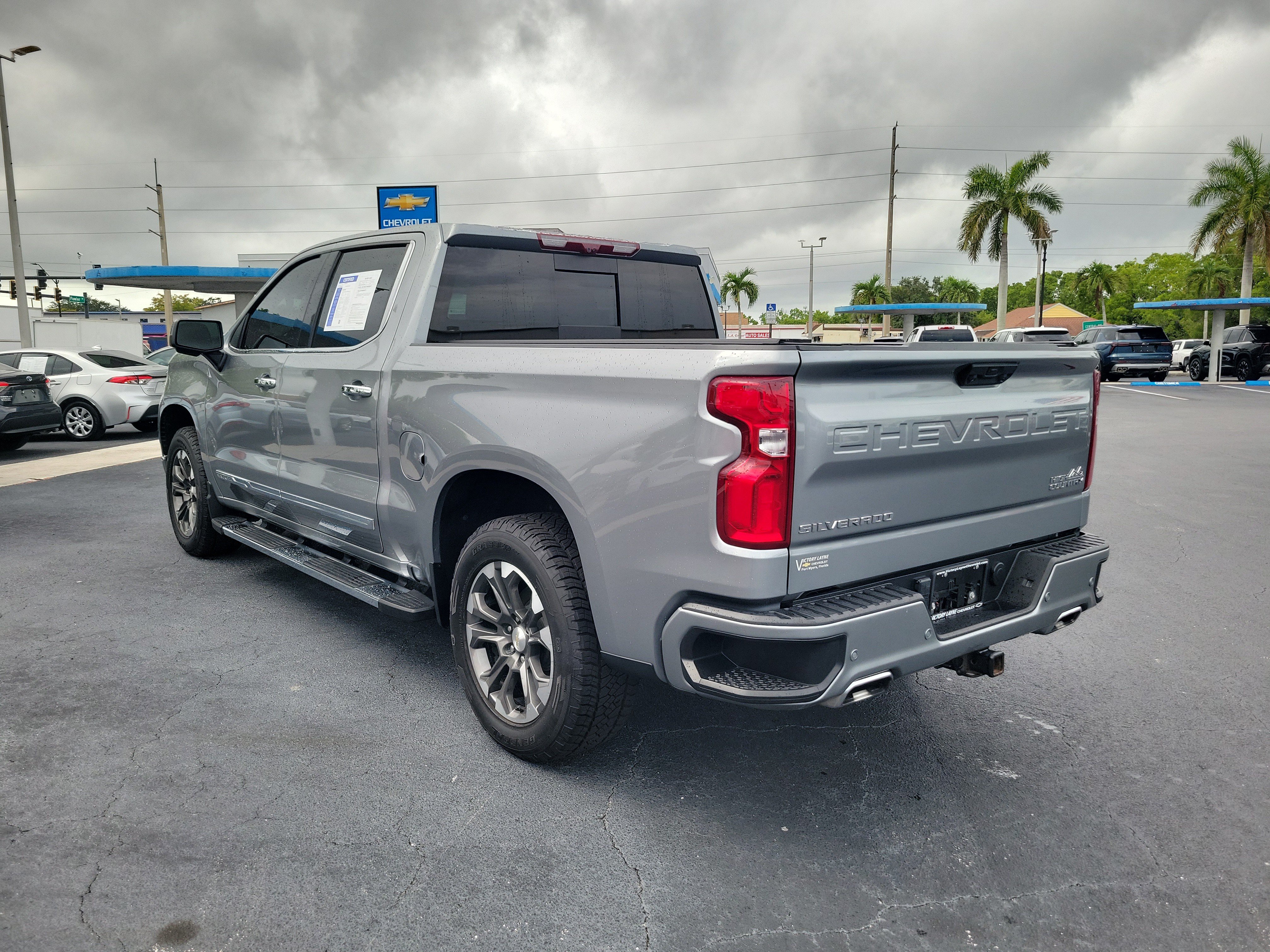 Used 2024 Chevrolet Silverado 1500 High Country w/ Technology Package AWD/4WD image 3