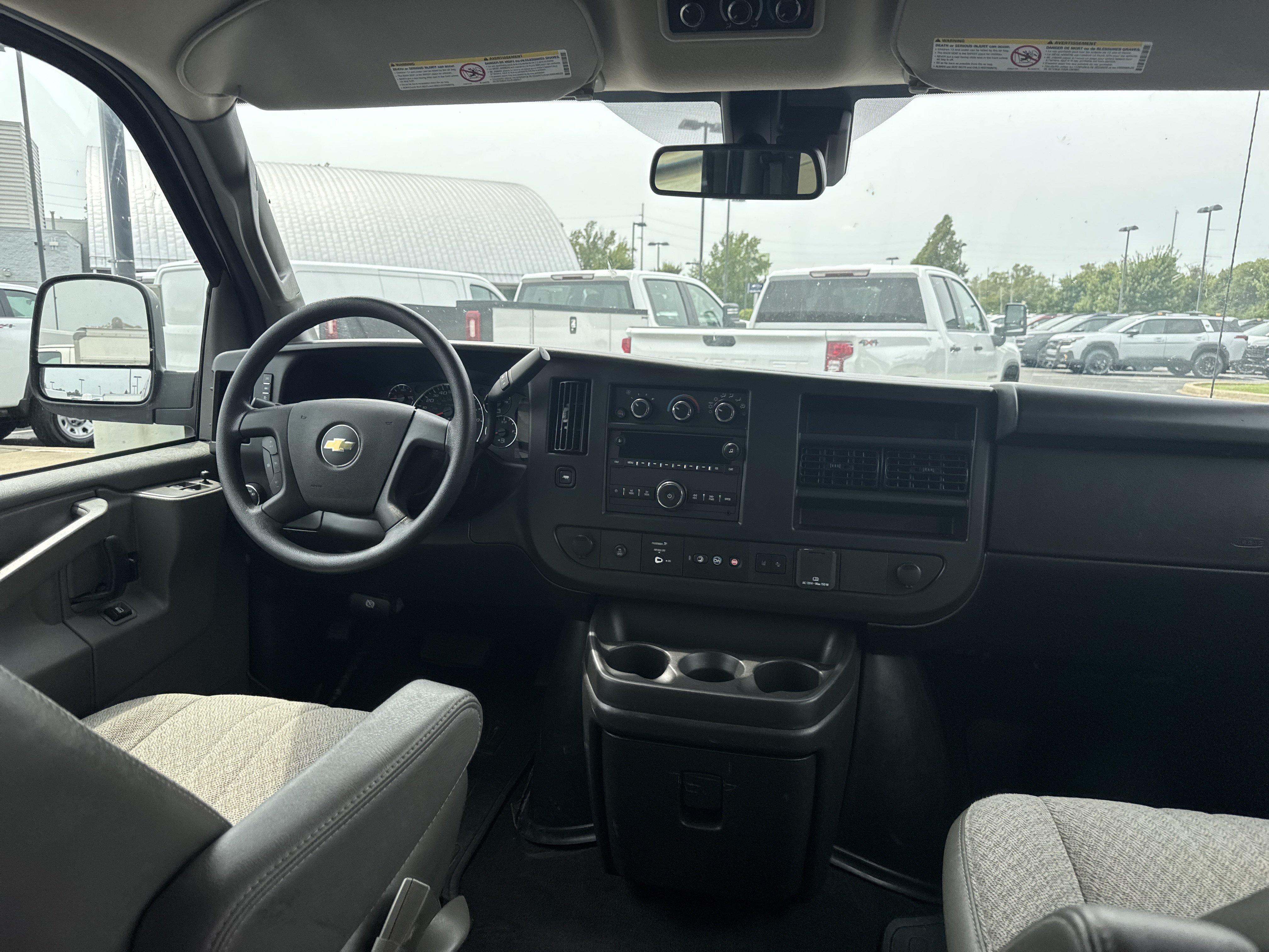 Used 2025 Chevrolet Express 3500 LT w/ LT Preferred Equipment Group RWD image 5