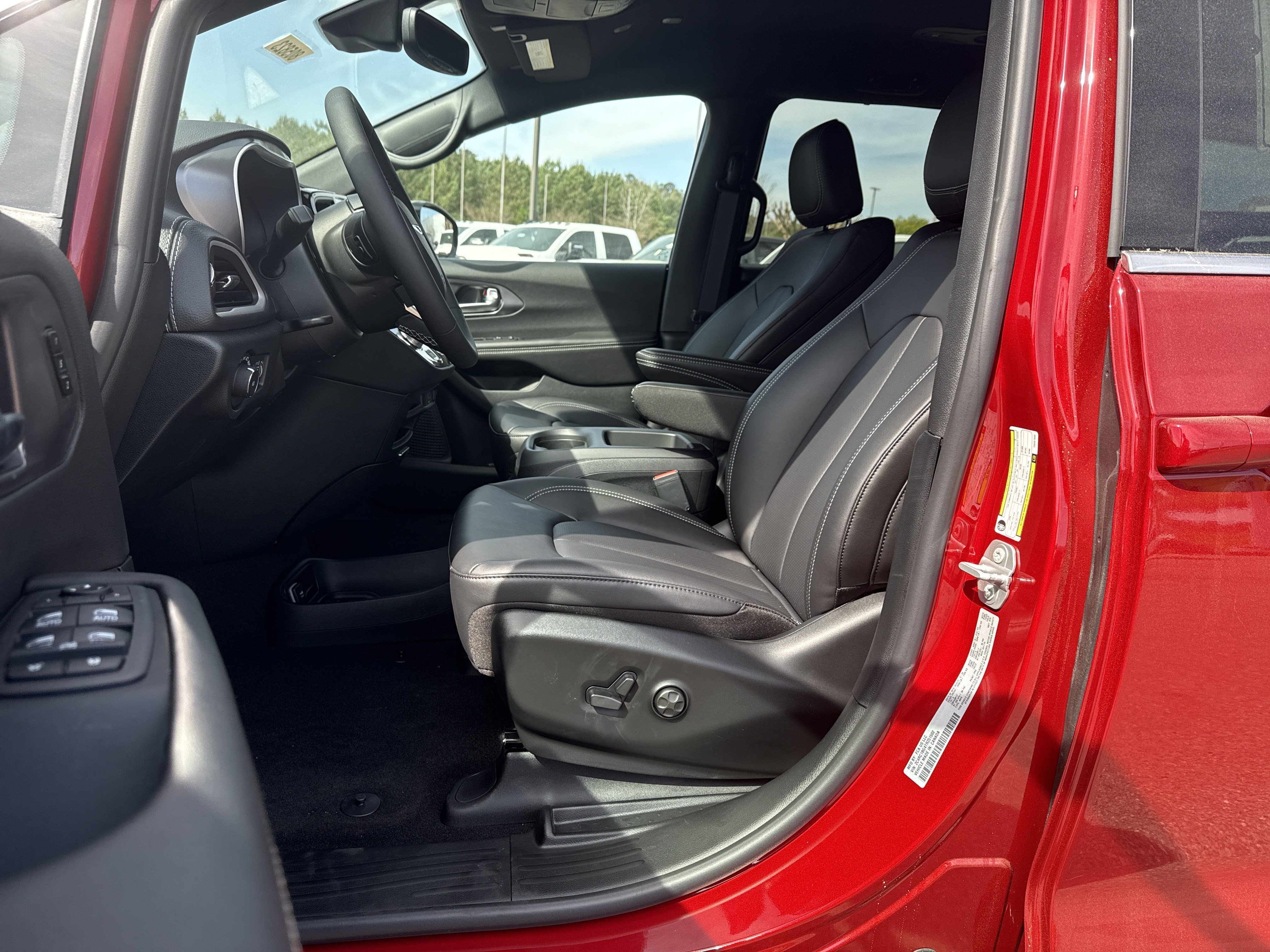 New 2026 Chrysler Pacifica Select FWD image 9