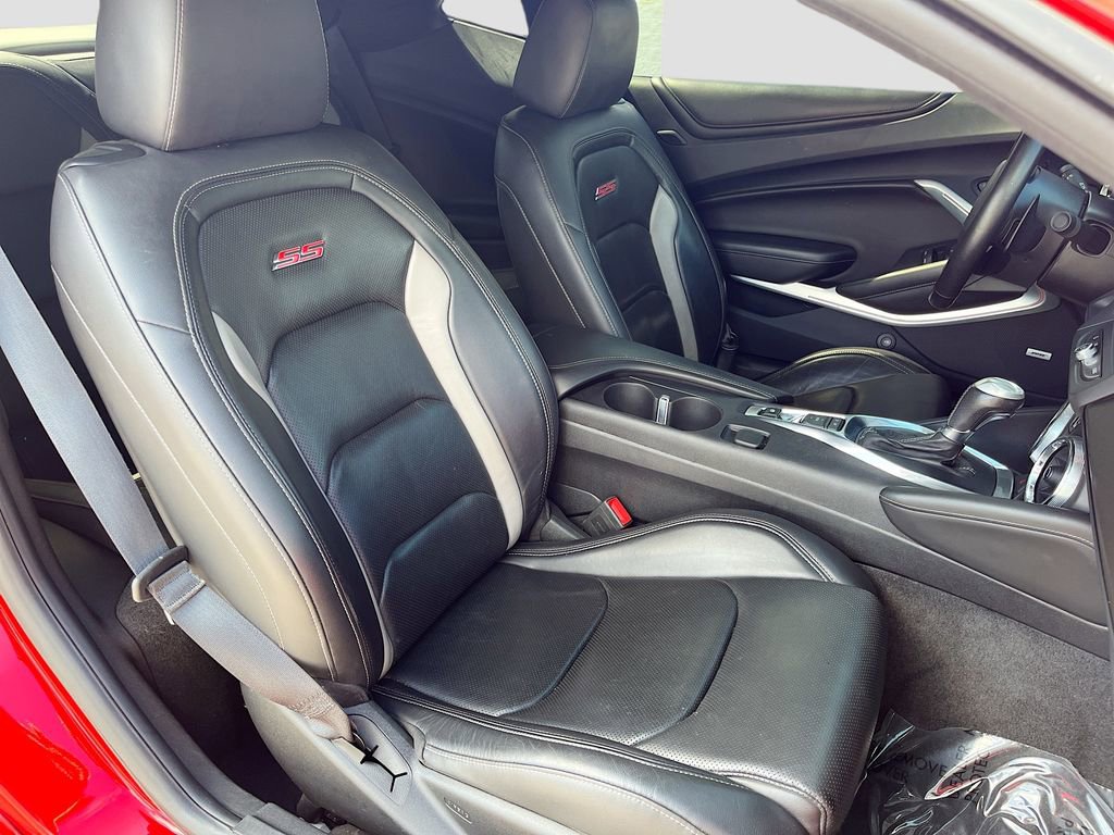 Used 2018 Chevrolet Camaro SS RWD image 27