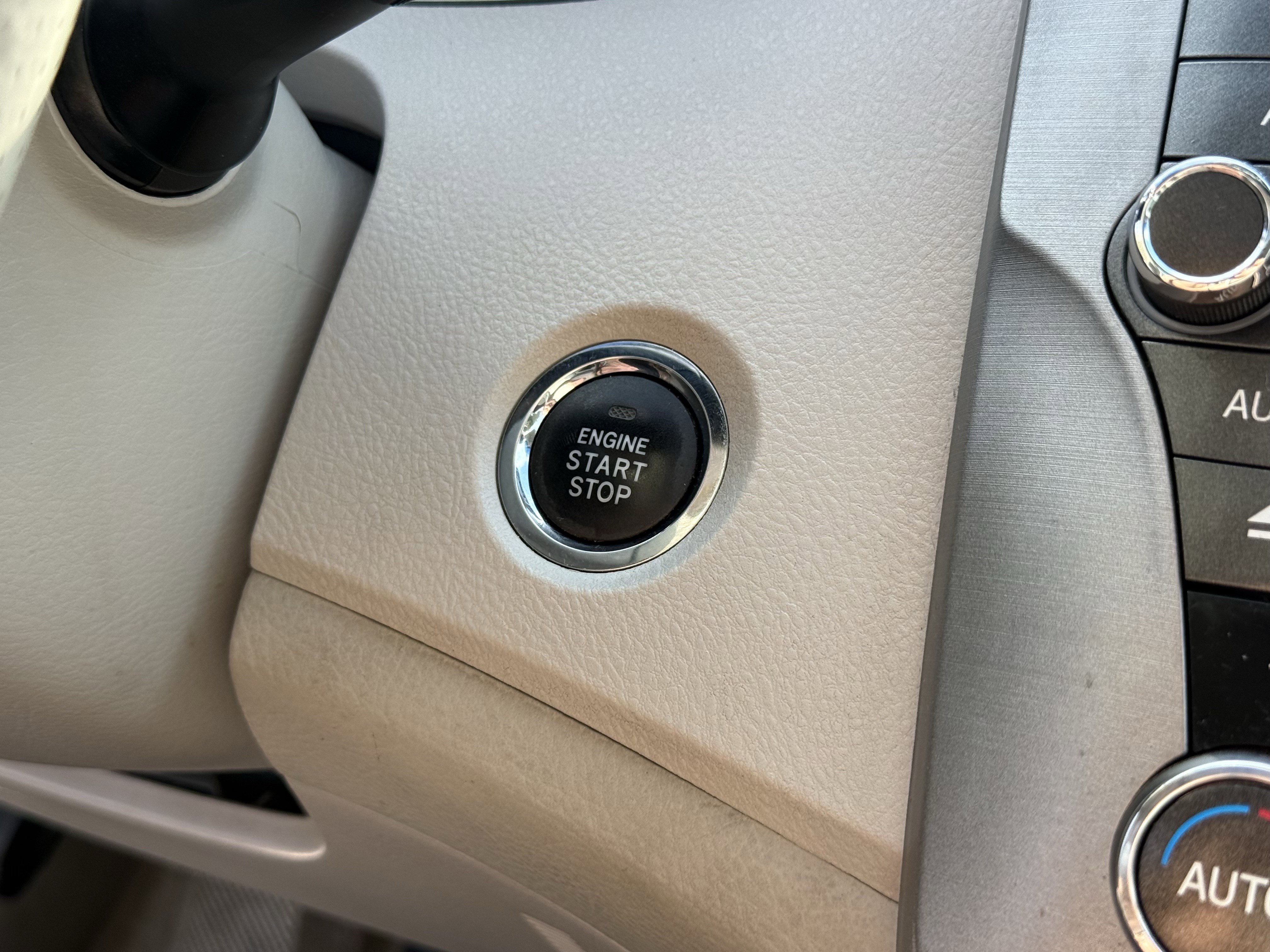 Used 2012 Toyota Avalon Limited image 25