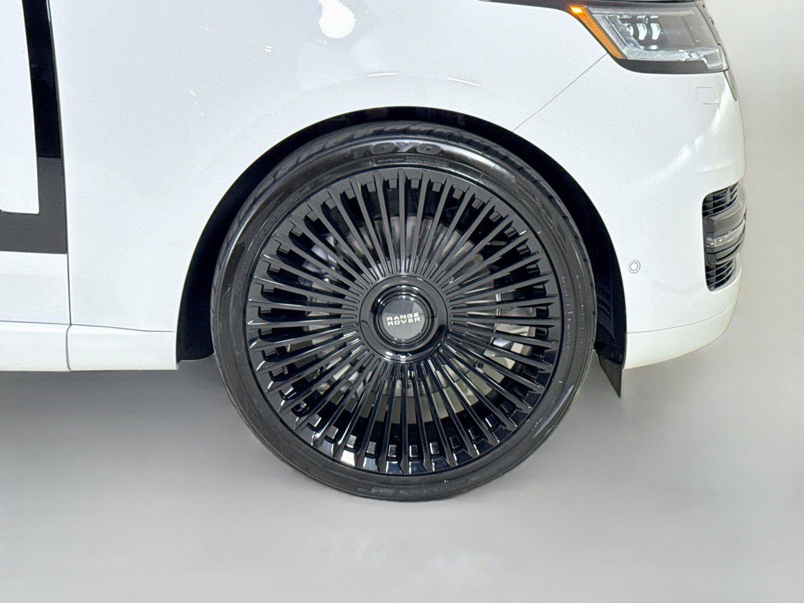 Used 2025 Land Rover Range Rover SE AWD/4WD image 35