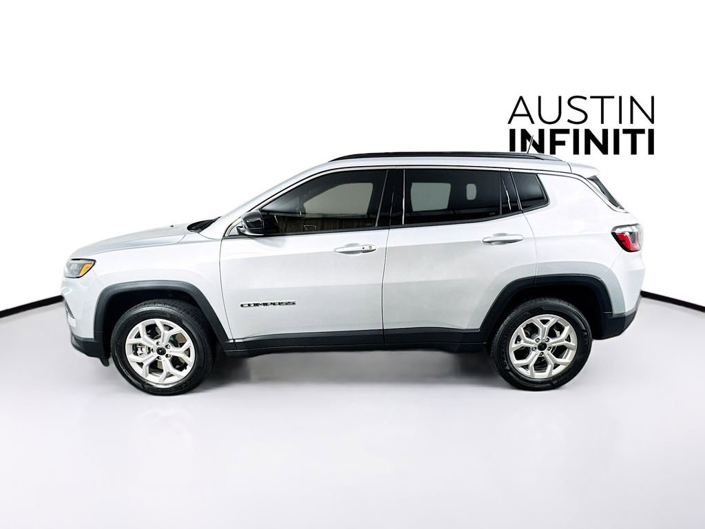 Used 2025 Jeep Compass Latitude image 4