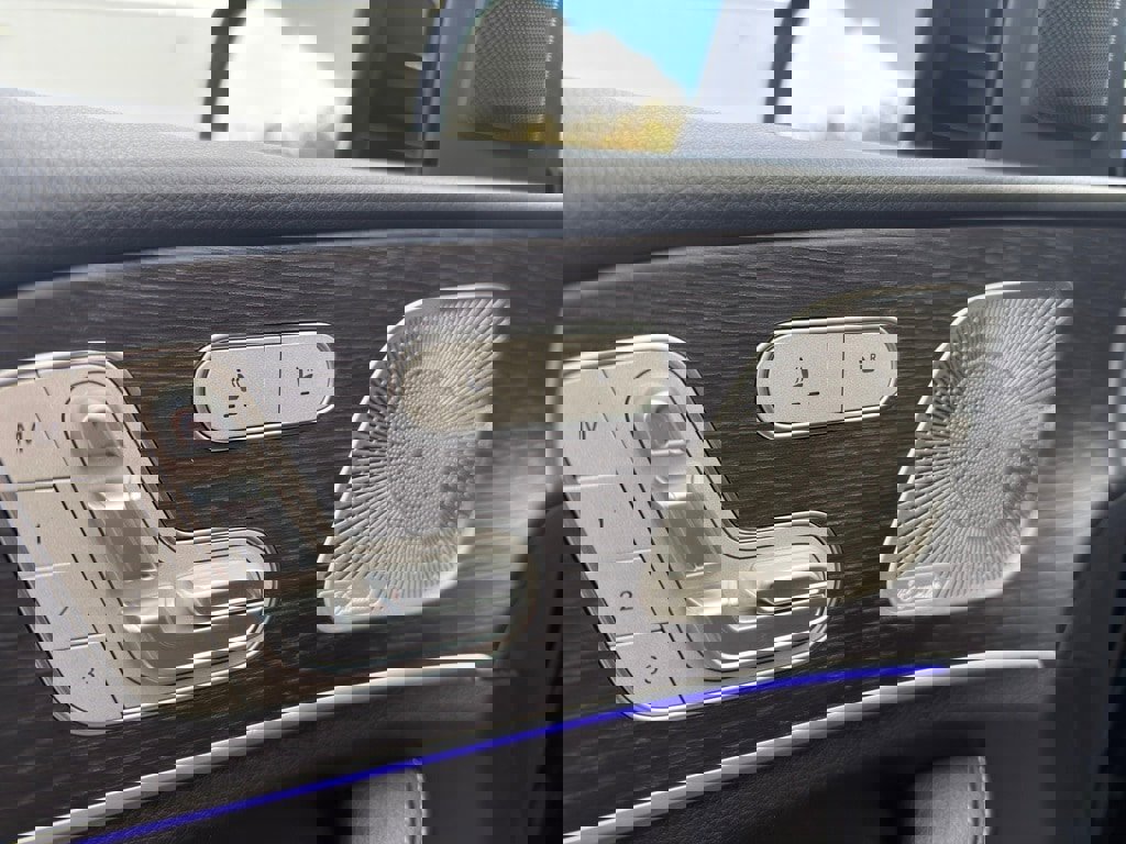 Used 2022 Mercedes-Benz GLE 350 4MATIC w/ Premium Package image 11