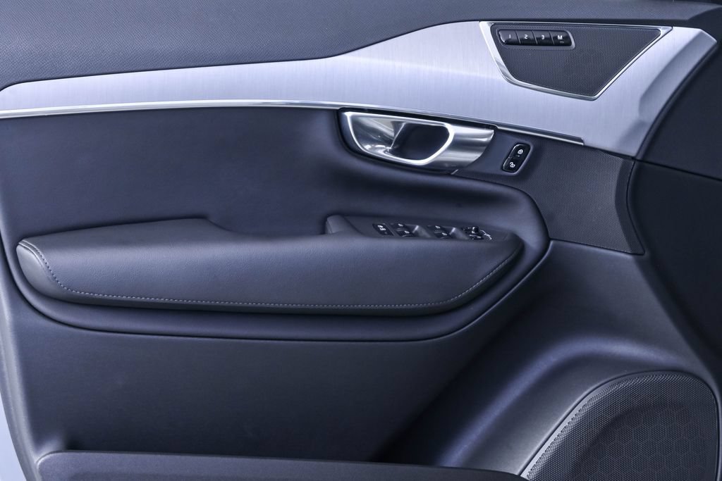 Certified 2025 Volvo XC90 B5 Core AWD/4WD image 8