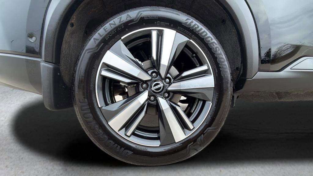 Certified 2025 Nissan Rogue SL w/ SL Premium Package image 27