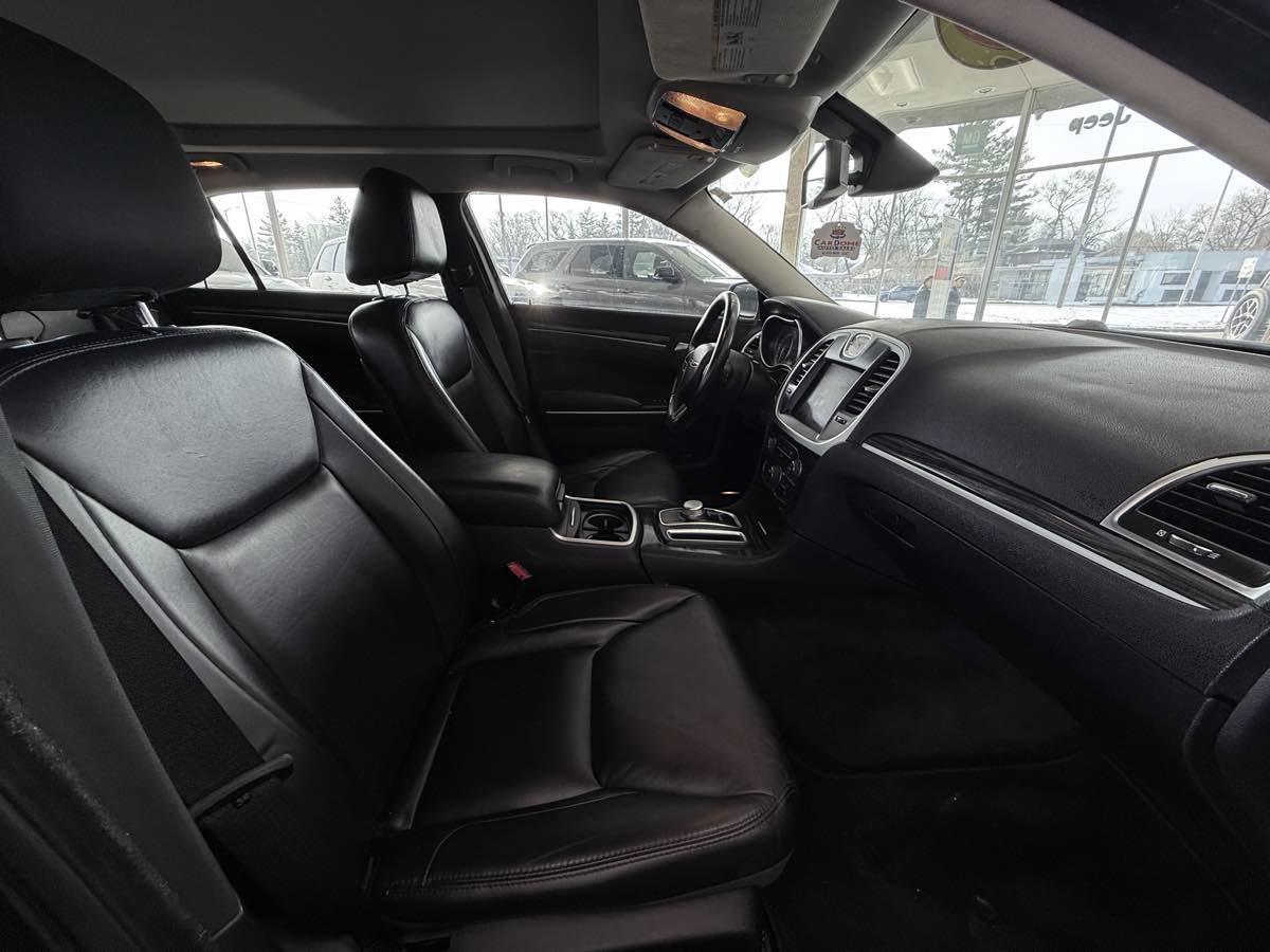 Used 2019 Chrysler 300 Touring L w/ Quick Order Package 22F image 31