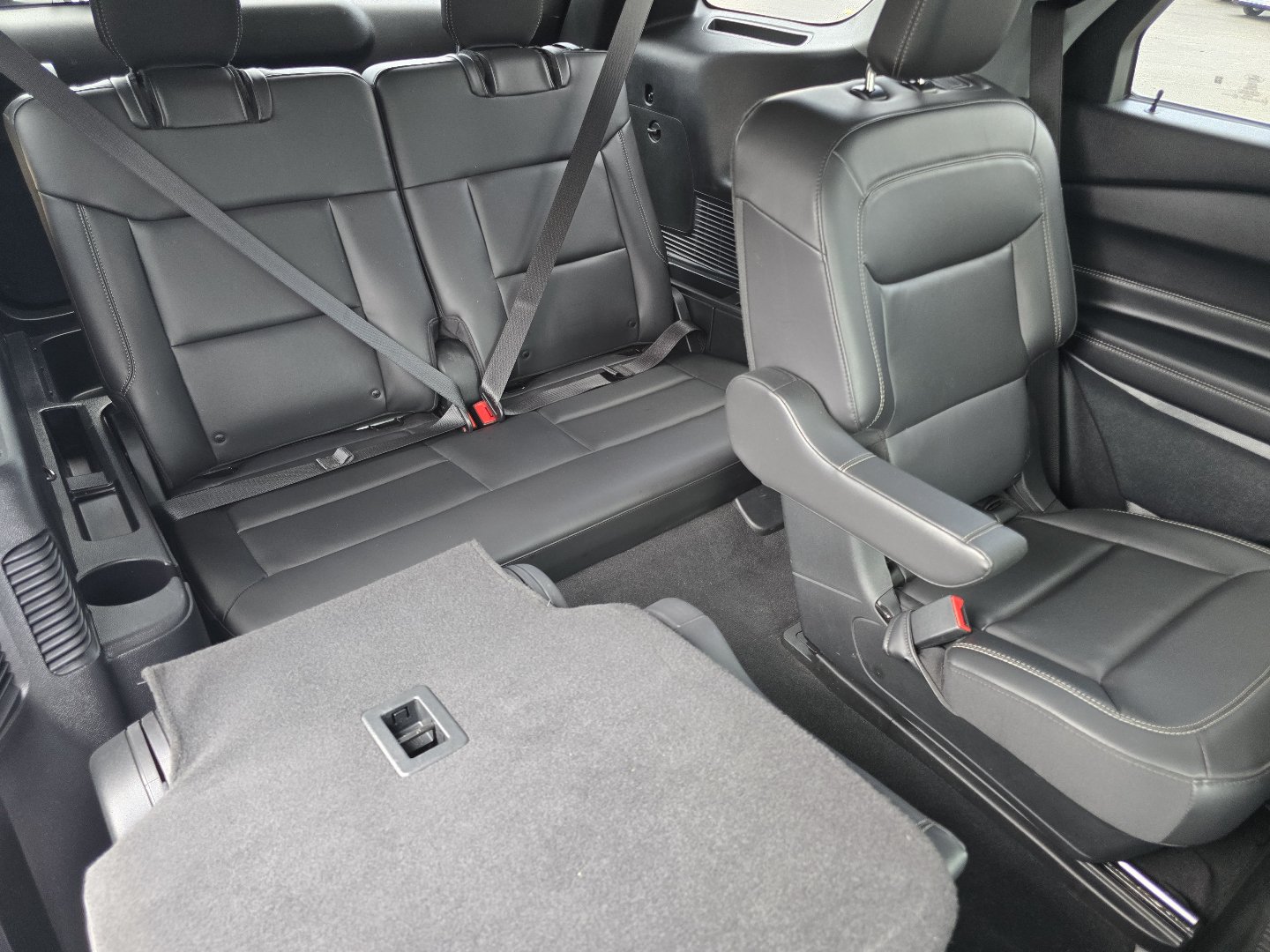 Used 2023 Ford Explorer XLT w/ Equipment Group 202A AWD/4WD image 35