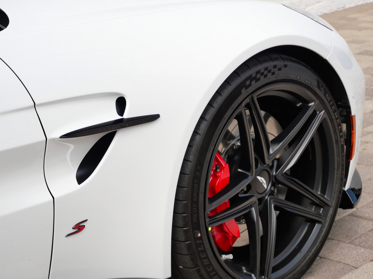 New 2026 Aston Martin V8 Vantage S RWD image 9