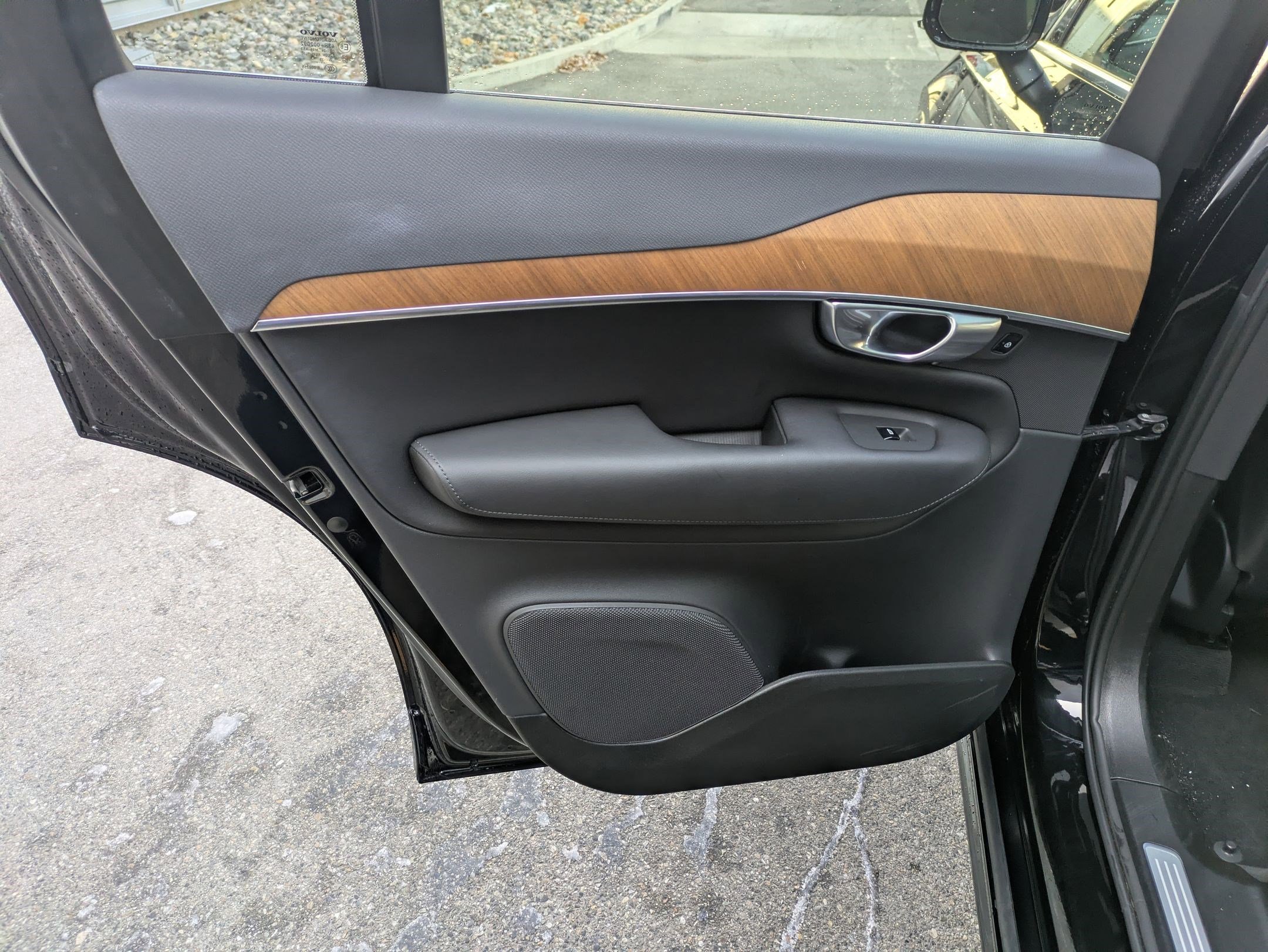 Certified 2023 Volvo XC90 T8 Plus w/ Protection Package Premier image 30