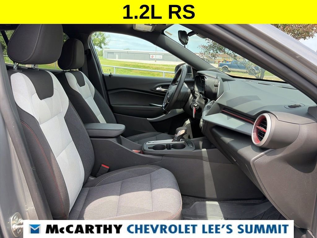 Used 2025 Chevrolet Trax RS w/ Driver Confidence Package FWD image 27