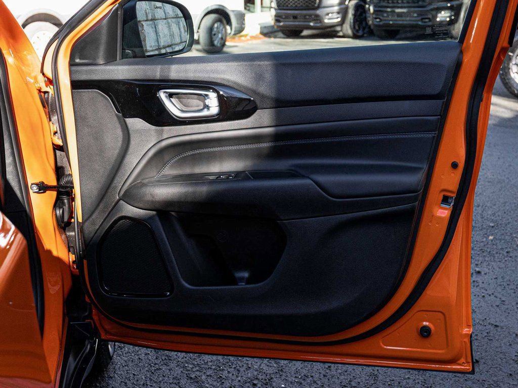 New 2026 Jeep Compass Latitude image 8