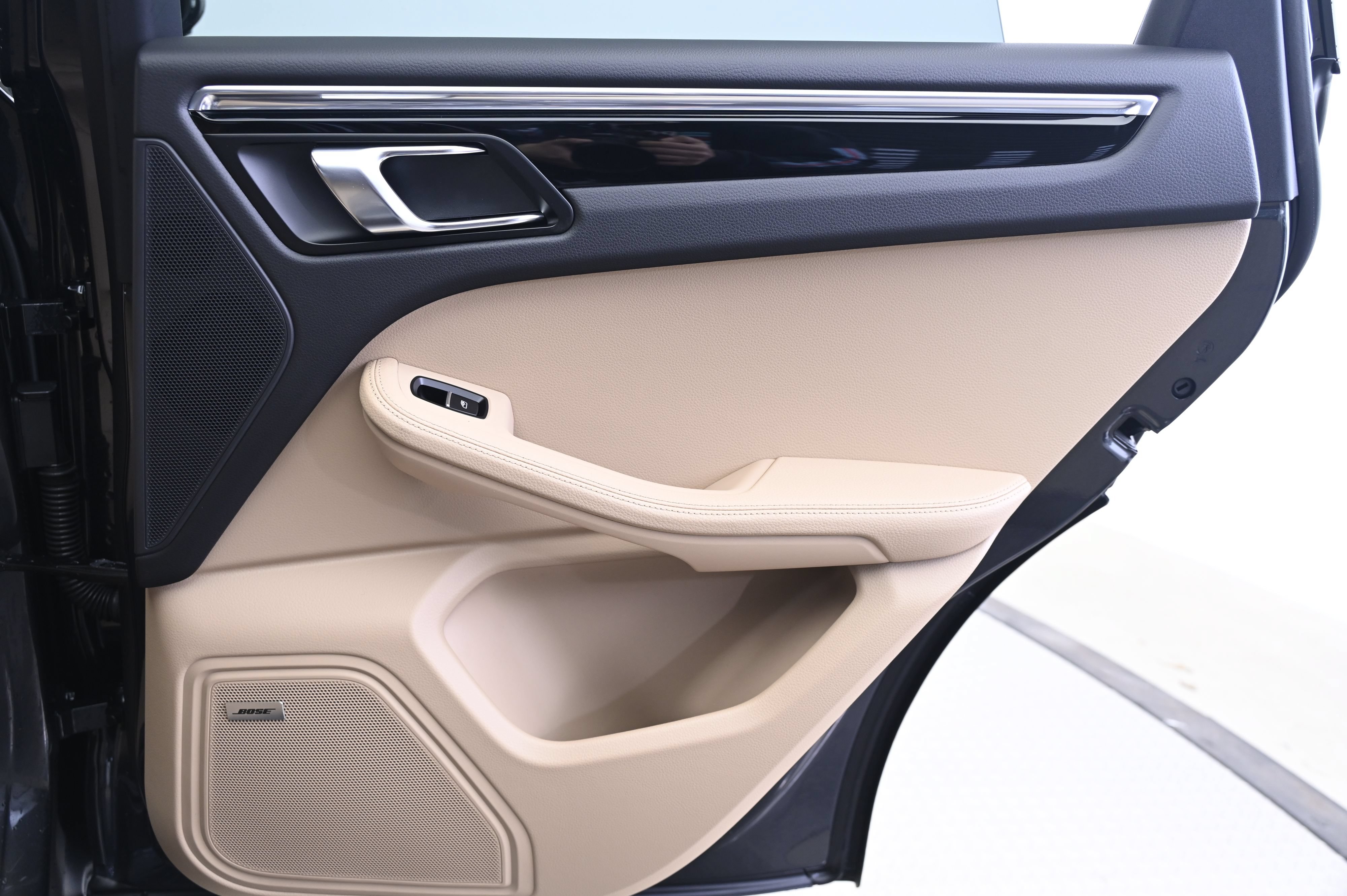 Certified 2026 Porsche Macan AWD/4WD image 16