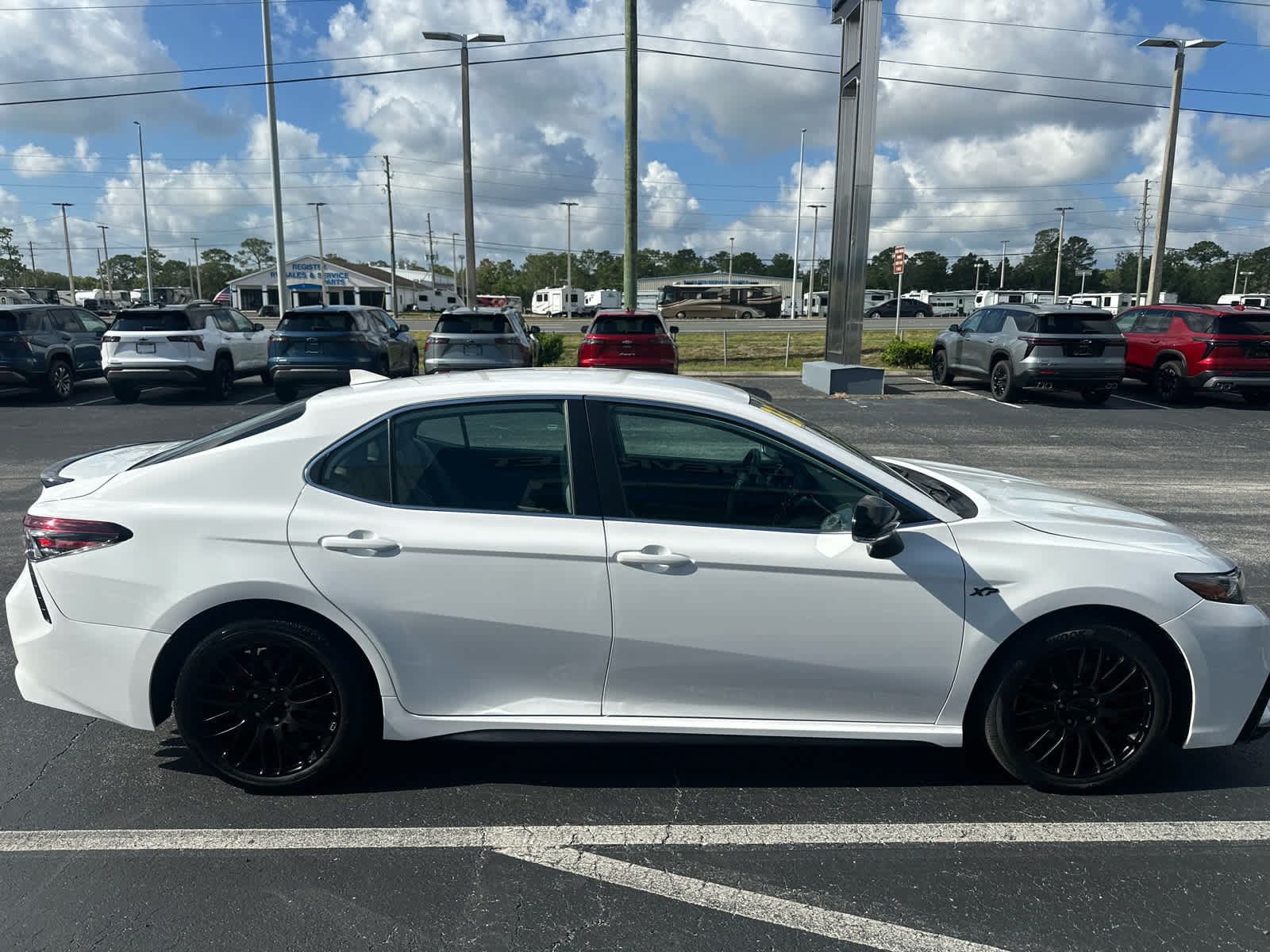 Used 2023 Toyota Camry SE FWD image 6