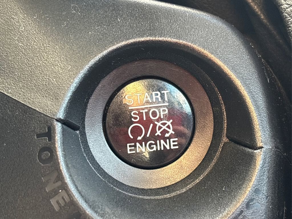 Used 2016 Jeep Renegade Limited image 28