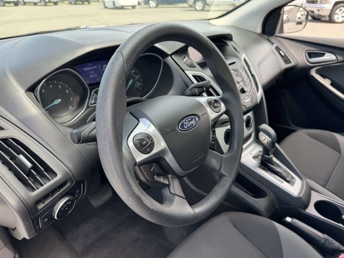 Used 2013 Ford Focus SE FWD image 23