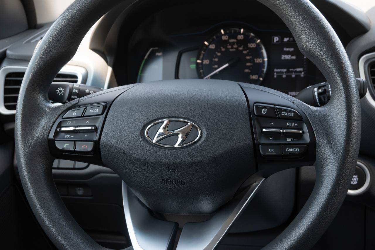 Used 2018 Hyundai Ioniq Blue FWD image 23