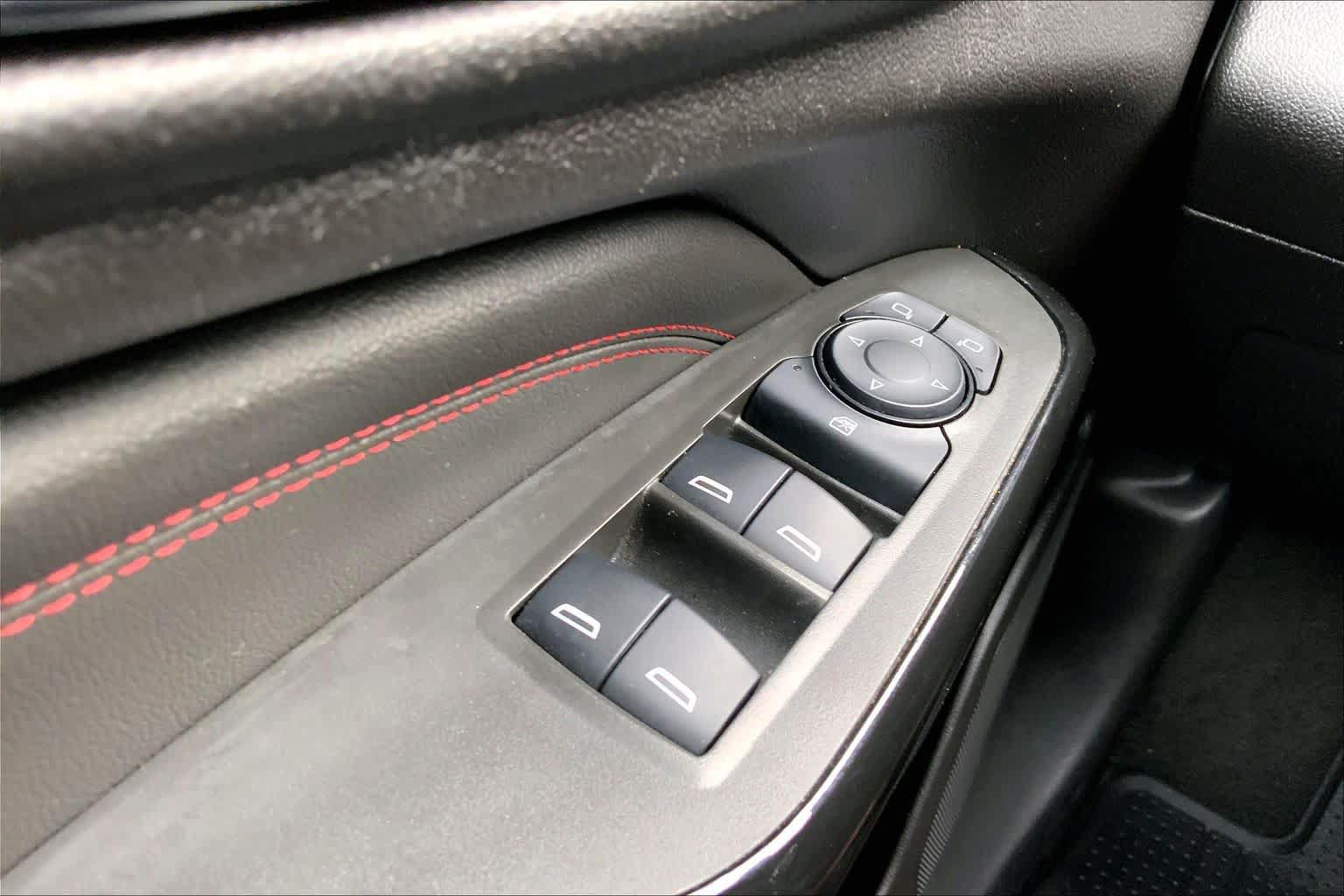 Certified 2025 Chevrolet Trax RS w/ Sunroof Package FWD image 36