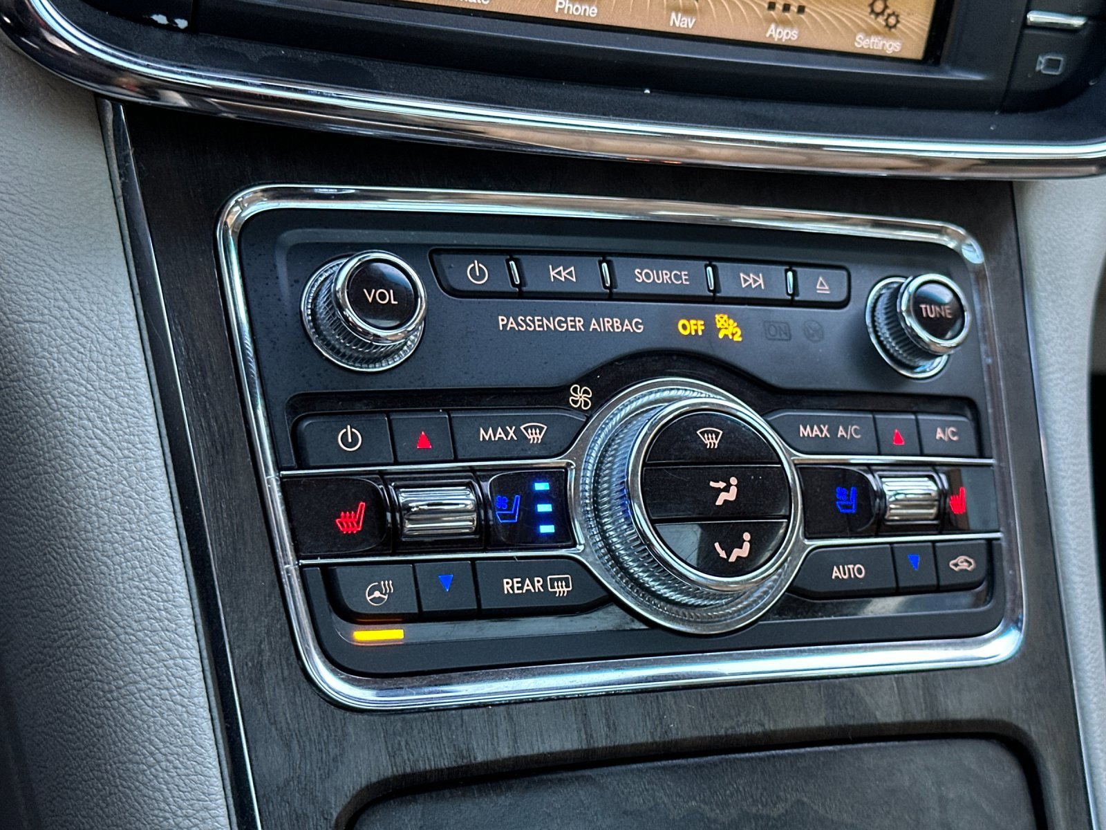 Used 2017 Lincoln Continental Reserve w/ Technology Package image 20