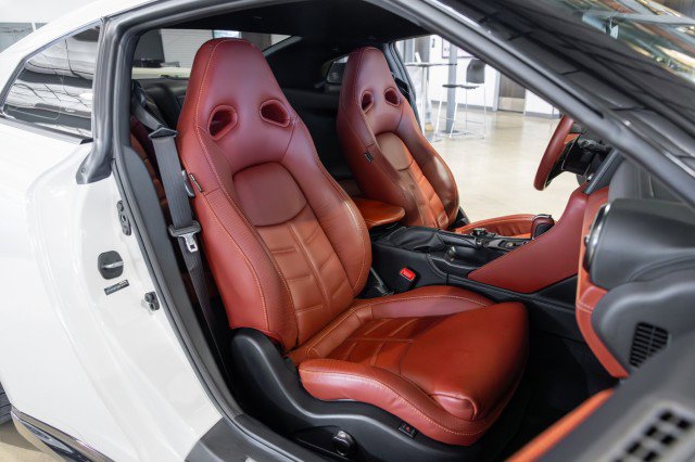 Used 2021 Nissan GT-R Premium image 41