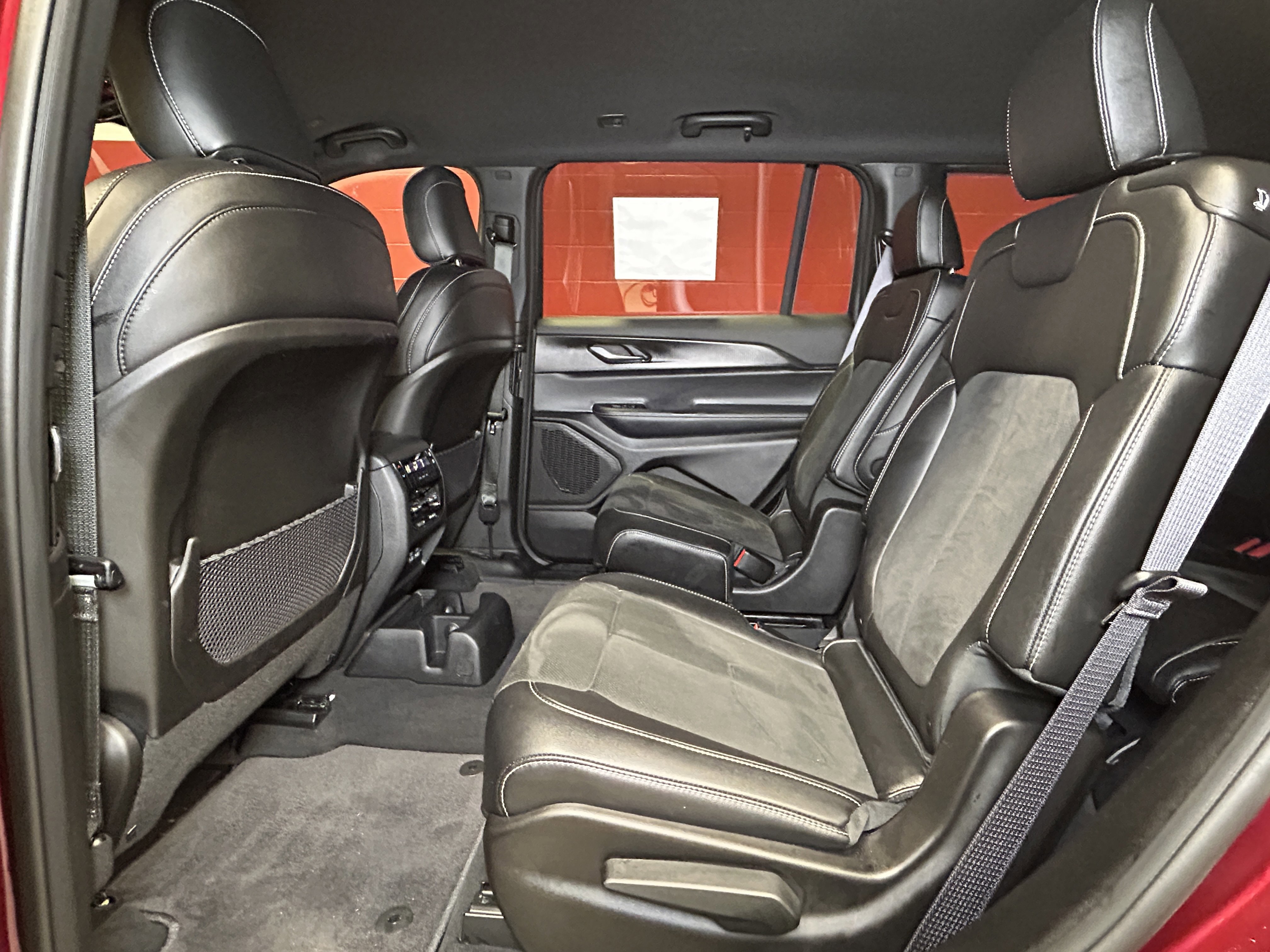 Certified 2025 Jeep Grand Cherokee L Laredo AWD/4WD image 38