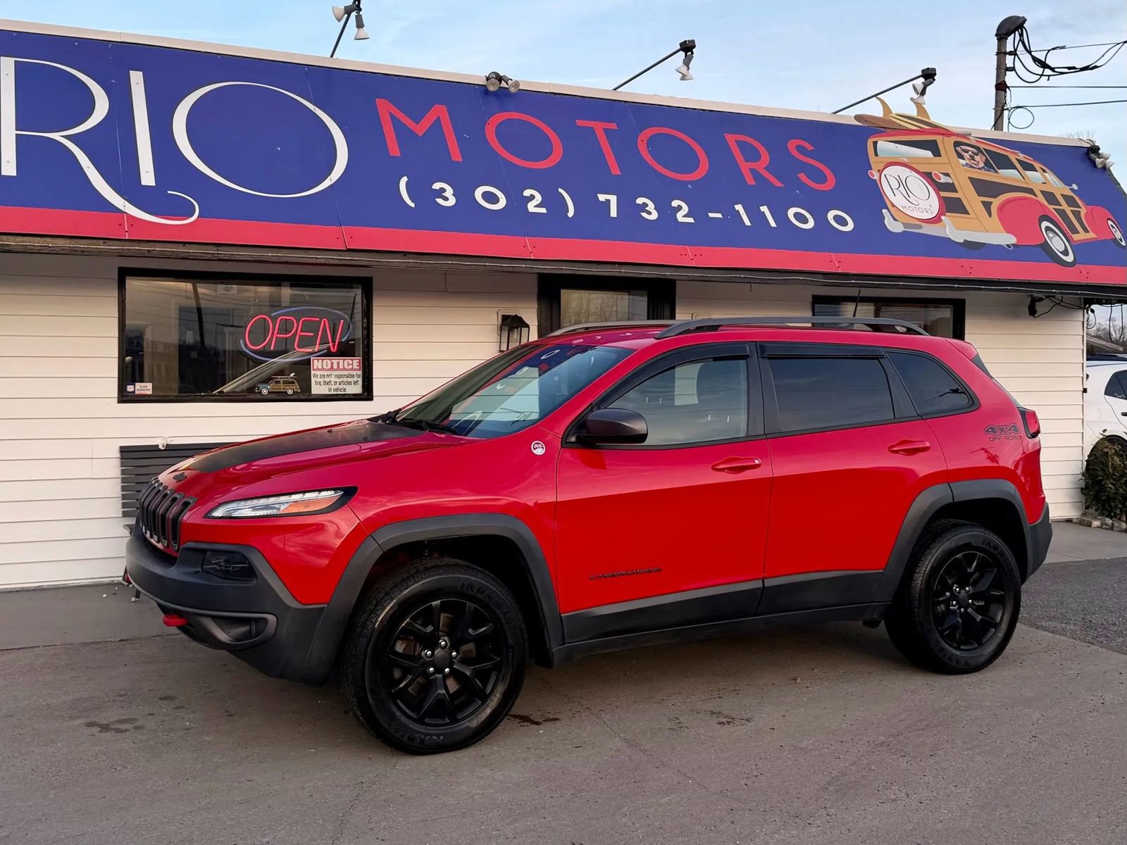 Used 2017 Jeep Cherokee Trailhawk image 1