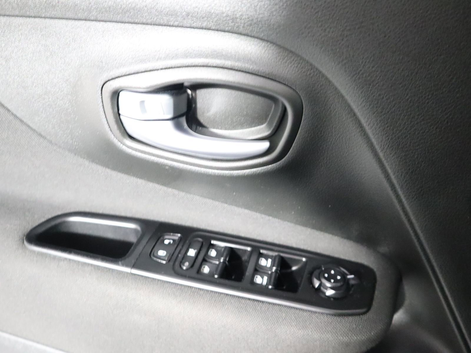 Used 2020 Jeep Renegade Latitude w/ Cold Weather Group image 23