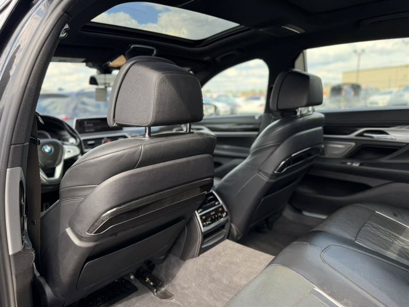 Used 2018 BMW 750i RWD image 29