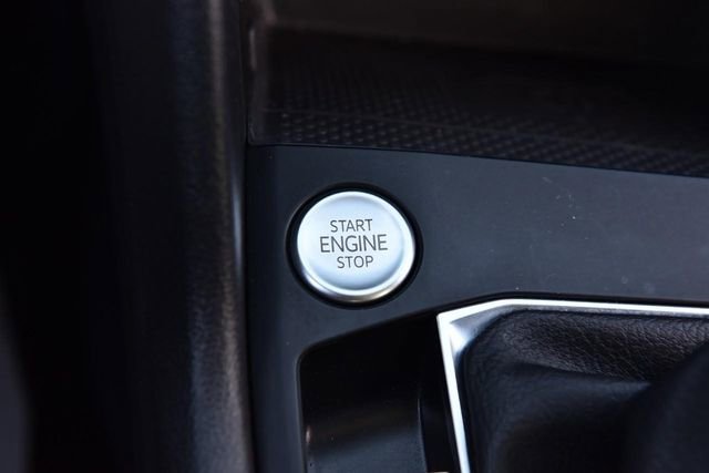 Certified 2022 Volkswagen Taos SE w/ Panoramic Sunroof Package image 16