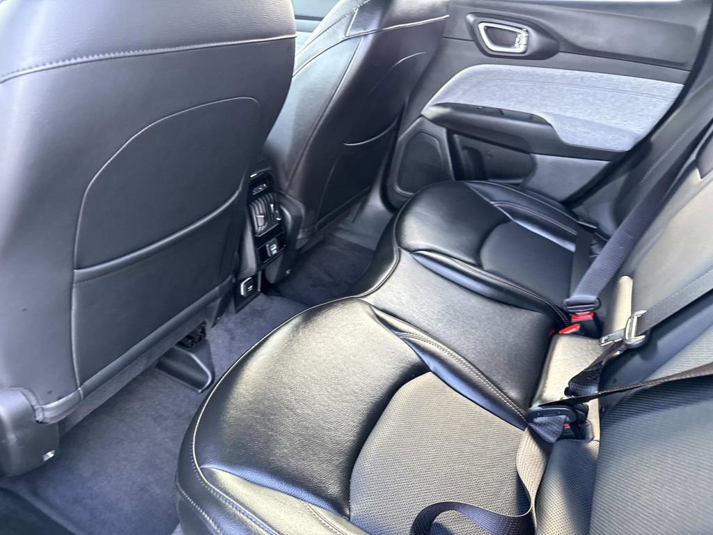 Used 2023 Jeep Compass Latitude image 14