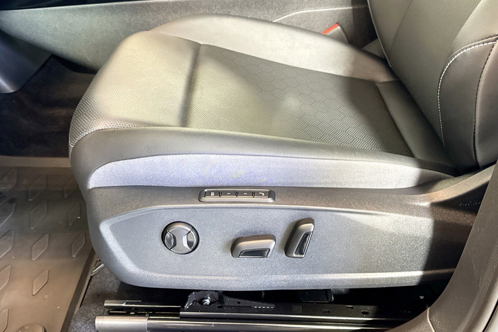 Used 2023 Volkswagen ID.4 S image 30