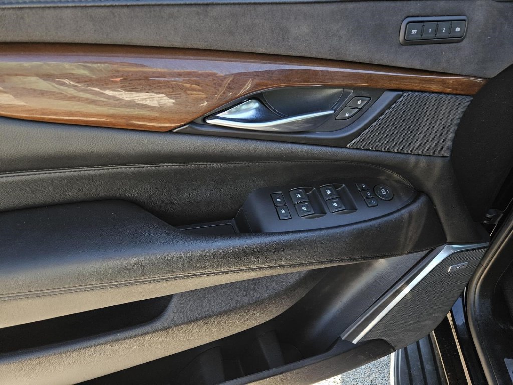 Used 2020 Cadillac Escalade Luxury RWD image 18