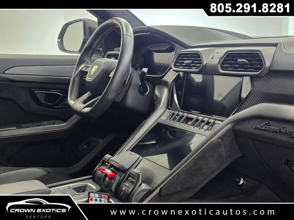 Used 2024 Lamborghini Urus Performante AWD/4WD image 17