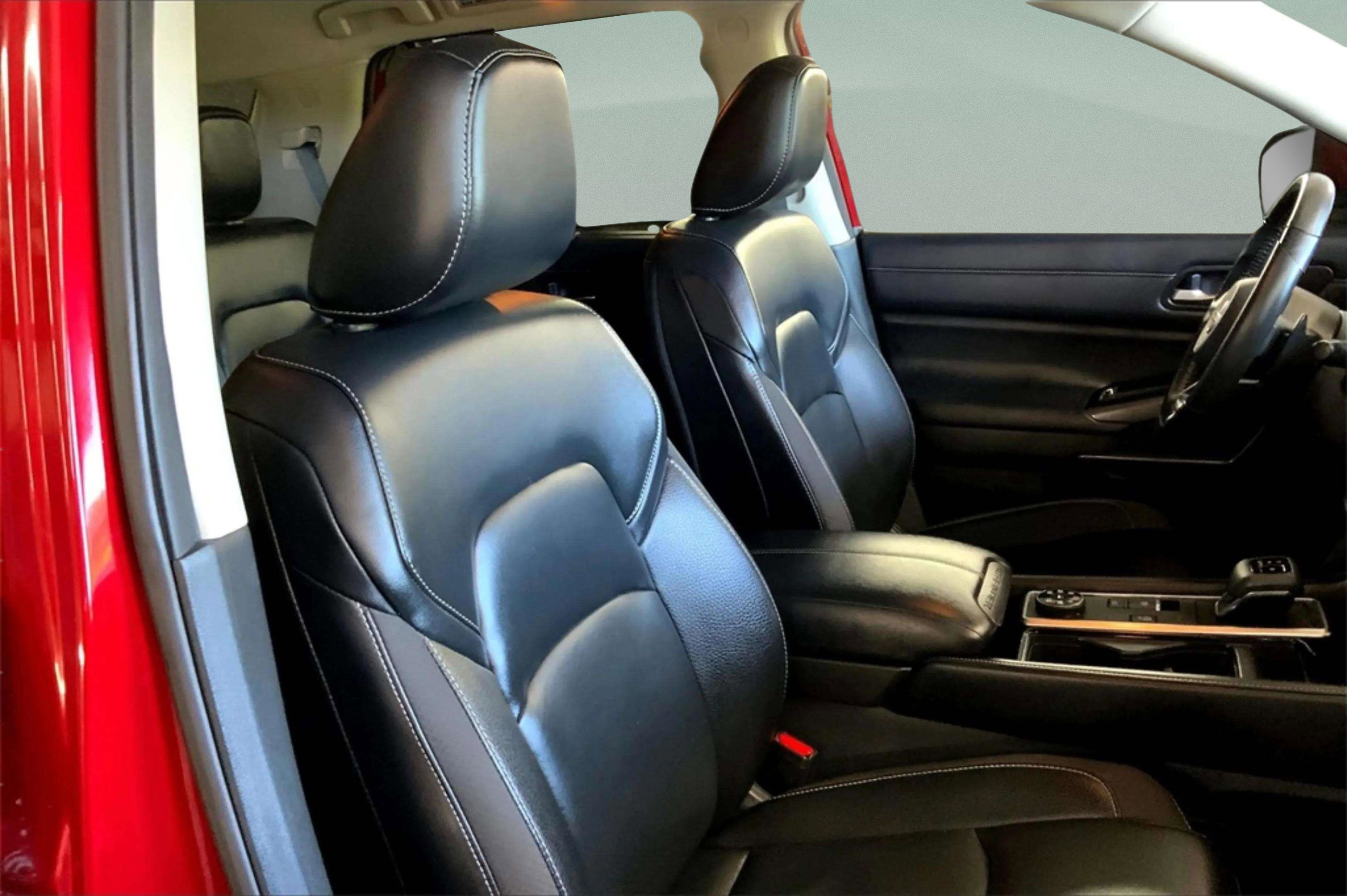 Used 2023 Nissan Pathfinder SL image 30