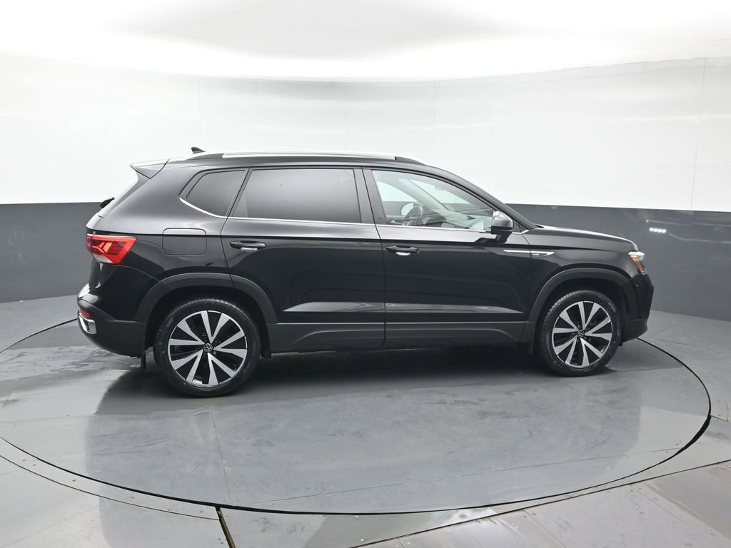 Used 2022 Volkswagen Taos SE w/ Panoramic Sunroof Package image 7