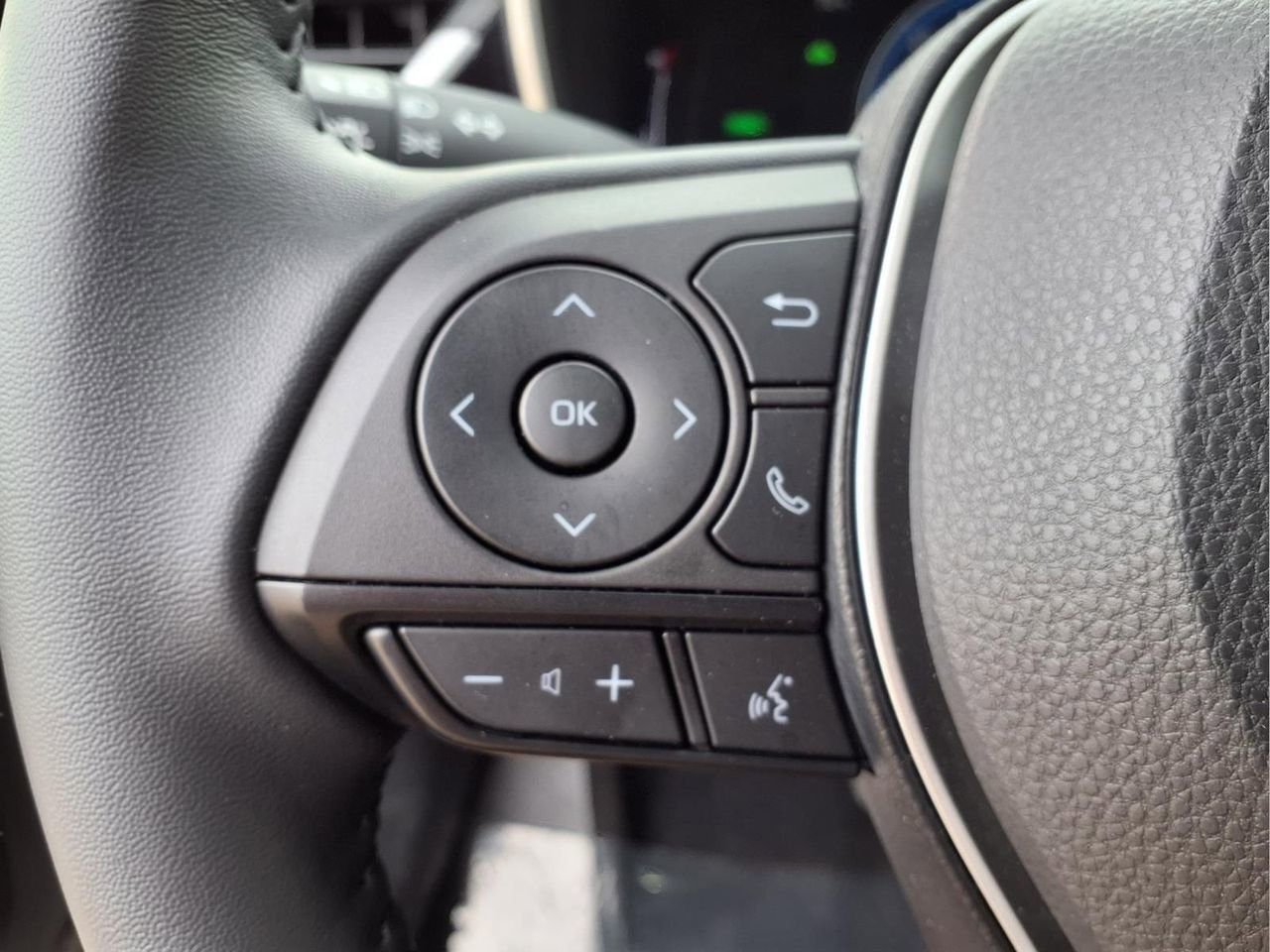 Used 2025 Toyota Corolla XLE image 25