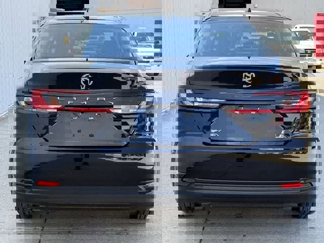 Used 2025 Toyota Camry LE image 5